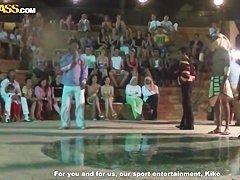 Горячим сучкам нравится иметь жесткий секс после порно вечеринок